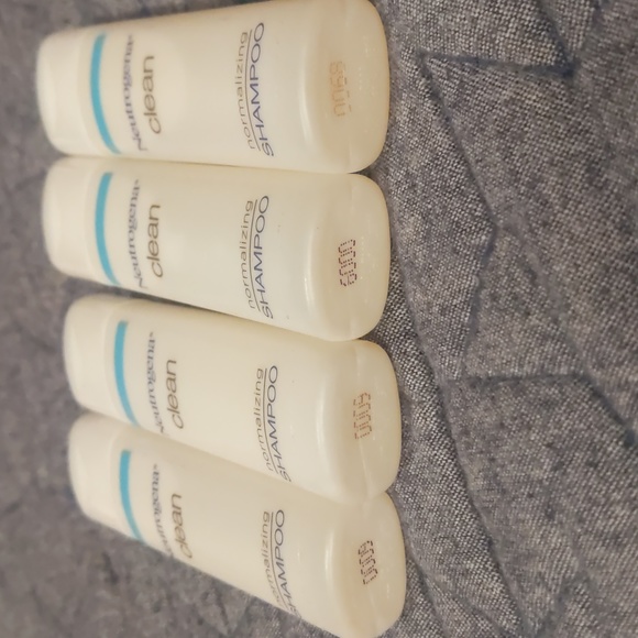 Travel Size Shampoo - Picture 3 of 3